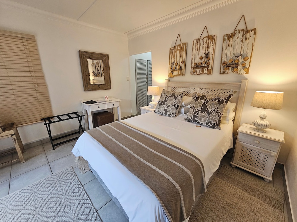 Romantic Queen Room with Private Patio, 1 Bedroom, photo 1