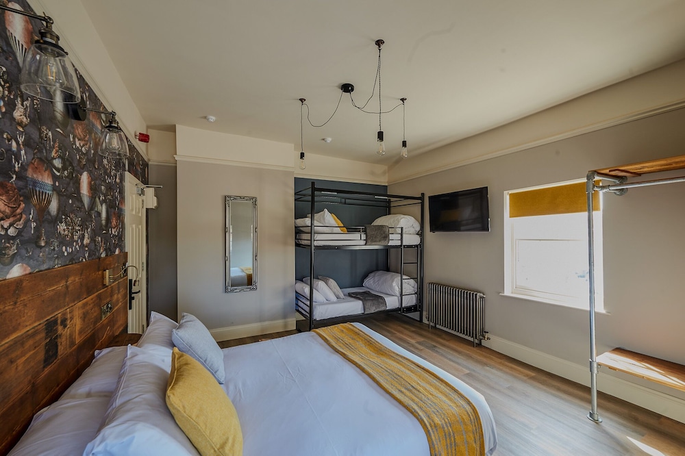 Deluxe Quadruple Room