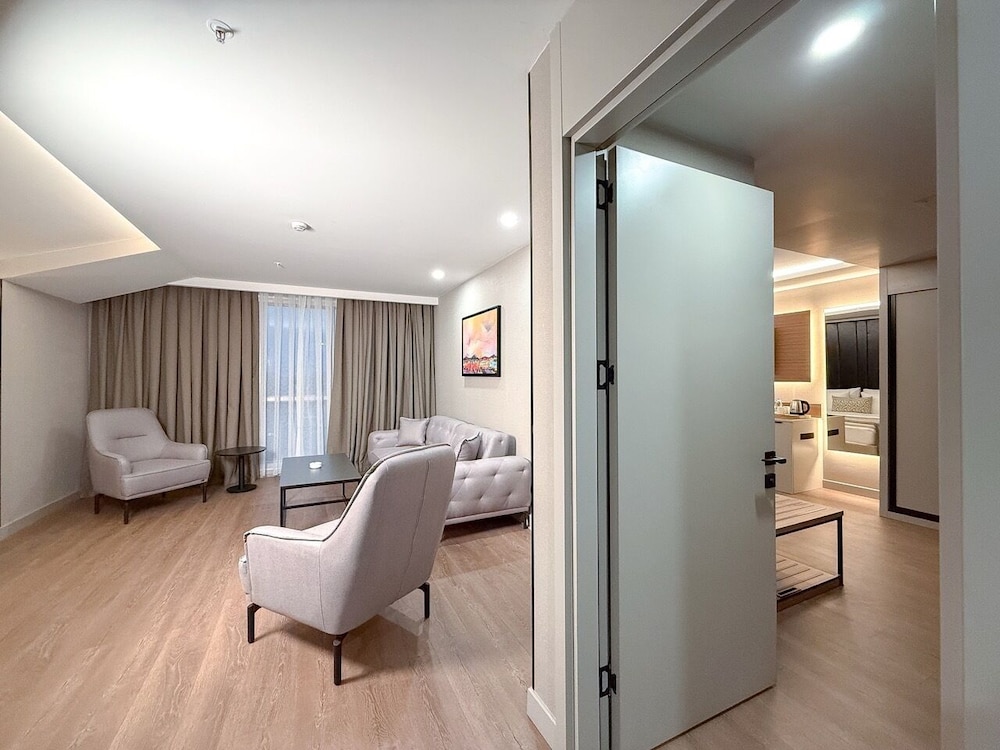 Grand Suite, Balcony, City View