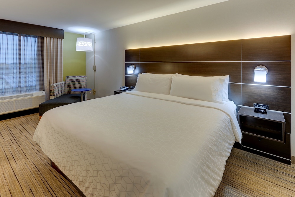 Standard Room, 1 King Bed - Photo 1