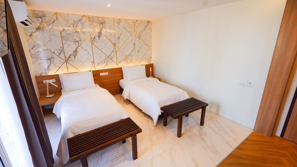 Premier Twin Room, 2 Twin Beds photo 2