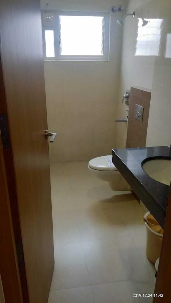 Comfort Room - Photo 3
