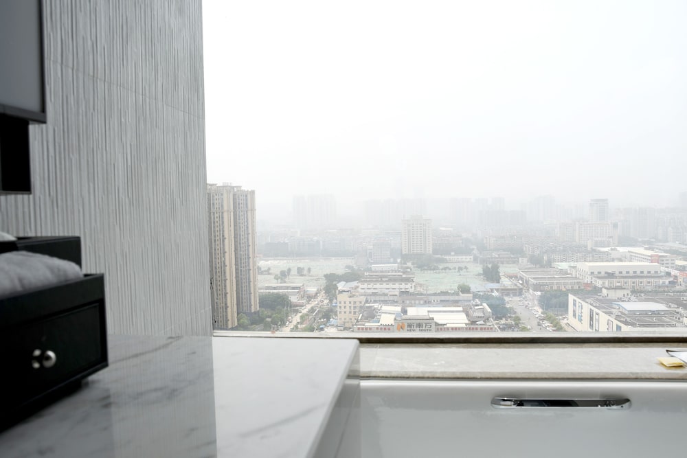 Superior Room, 1 King Bed, City View