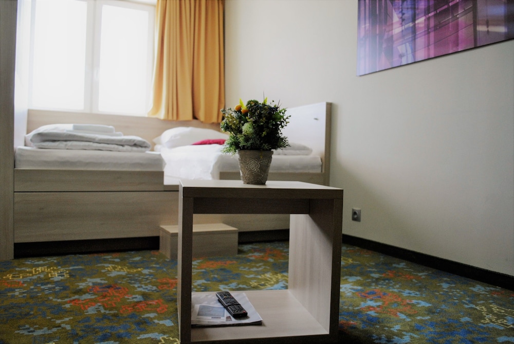 Standard Twin Room - Photo 4