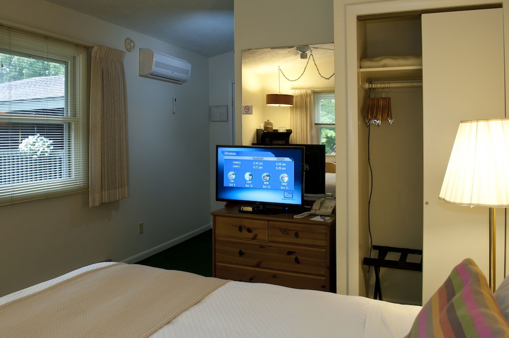 Standard Room, 1 Queen Bed (Woodview , 2nd Floor) photo 1