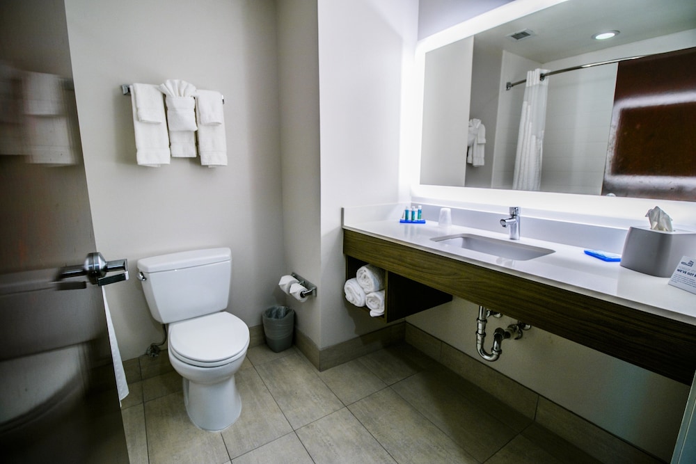 Suite, Multiple Beds - Photo 4