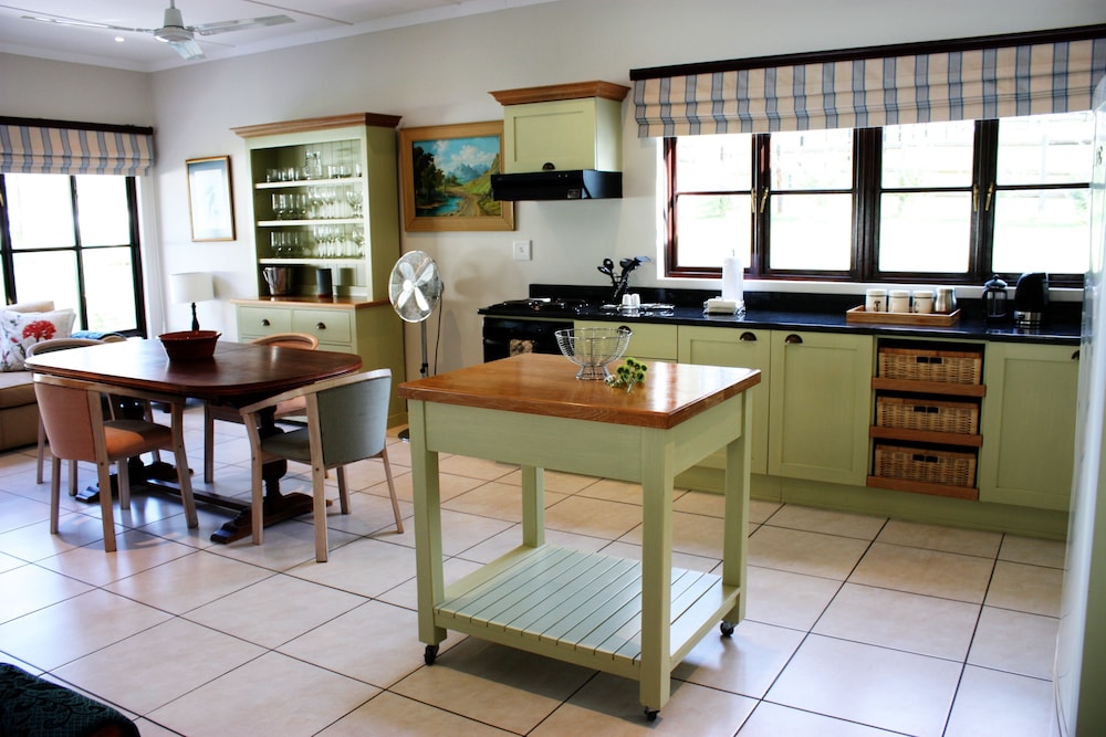 Family Cottage, 3 Bedrooms, Valley View, Mountainside photo 2