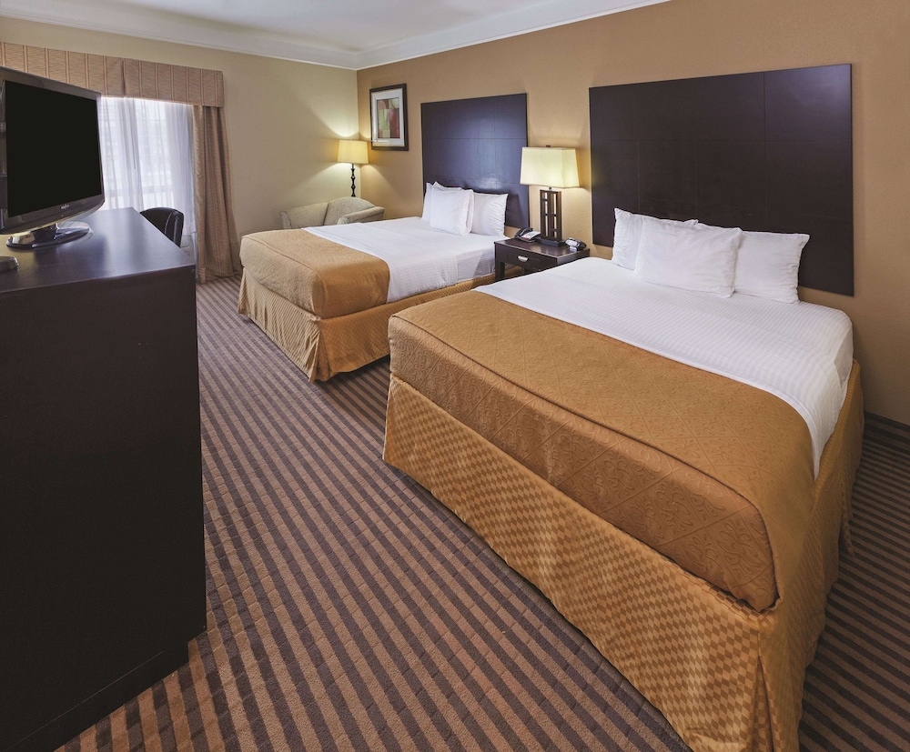 Room, 2 Queen Beds, Accessible, Non Smoking (Mobility/Hearing Impaired Accessible) - Photo 1