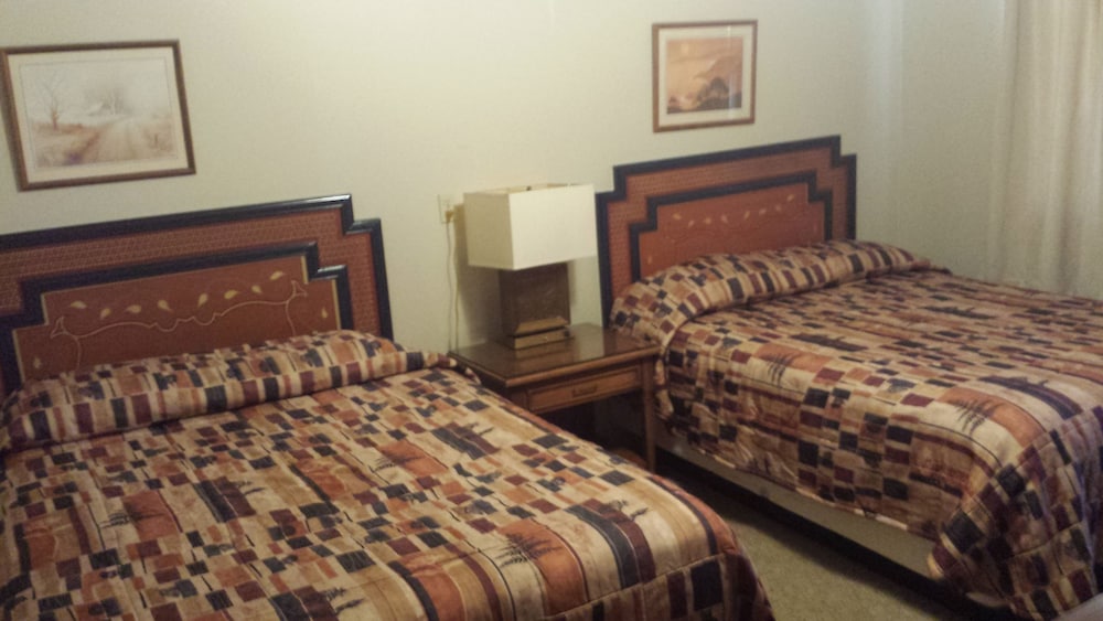 Room, 2 Queen Beds photo 1