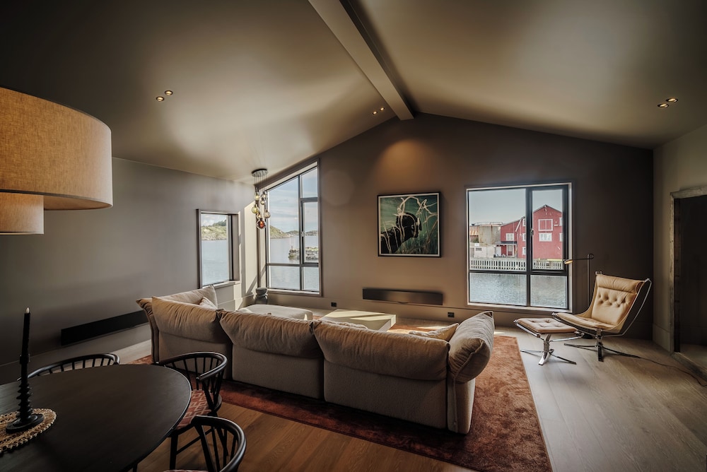 Loft suite with ocean view photo 1