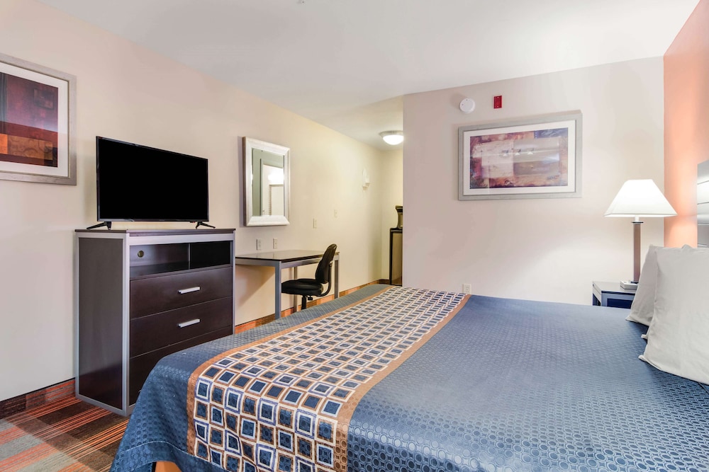 Room, 1 King Bed, Non Smoking - Photo 2