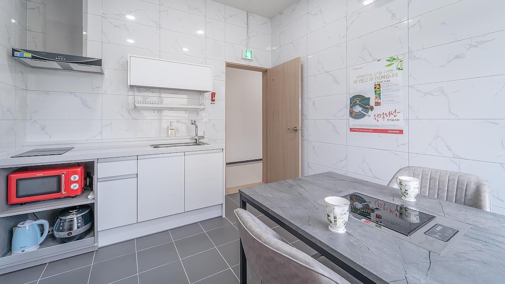Basic Room, 1 Bedroom (201 (River view)) - Photo 5