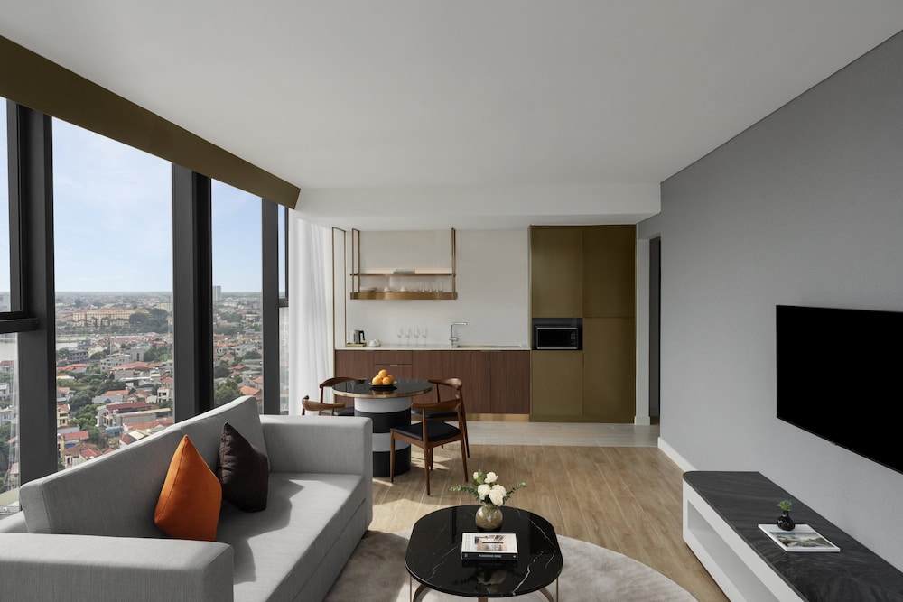 Suite, 1 King Bed, Club Lounge Access (Residence) - Photo 1
