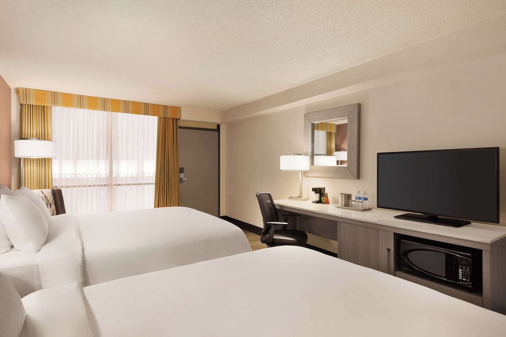 Room, 2 Queen Beds, Non Smoking photo 3