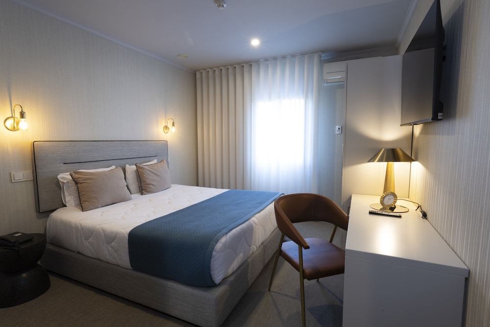 Standard Double or Twin Room photo 3
