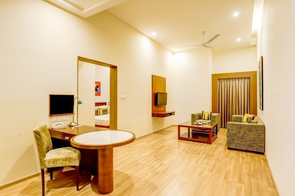Executive Suite - Photo 4