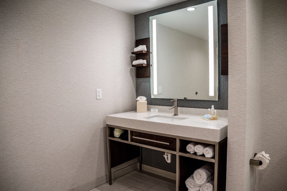1 King Whirlpool Suite with Pullout Sofa - Photo 10