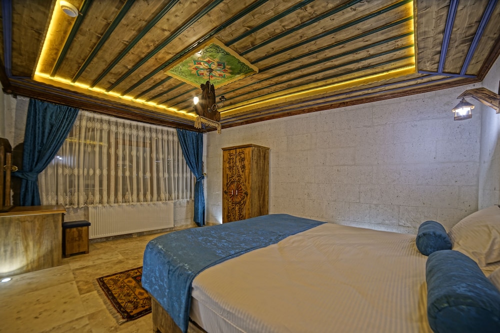 Deluxe Suite - Photo 8