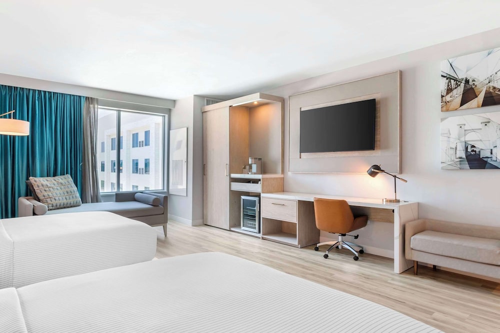 Room, 2 Queen Beds, Accessible, Non Smoking - Photo 2