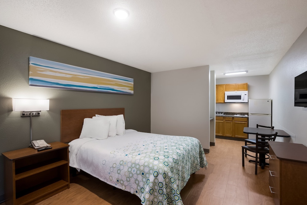Suite, 1 King Bed, Non Smoking photo 1