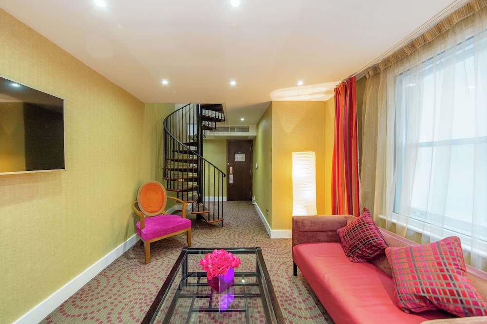 Junior Suite, 1 Queen Bed (Duplex, Living Room)