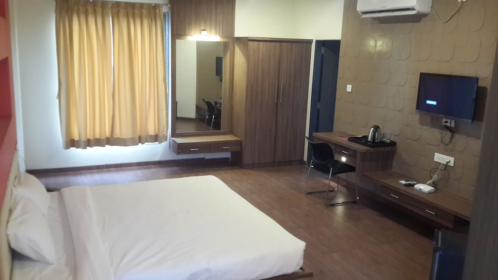 Deluxe Double Or Twin Room, 1 Double Bed, City View photo 2