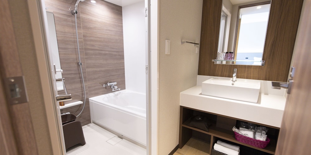 Superior Twin Room, Non Smoking - Photo 6