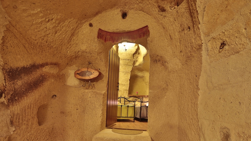 Twin Cave & Stone Room photo 3