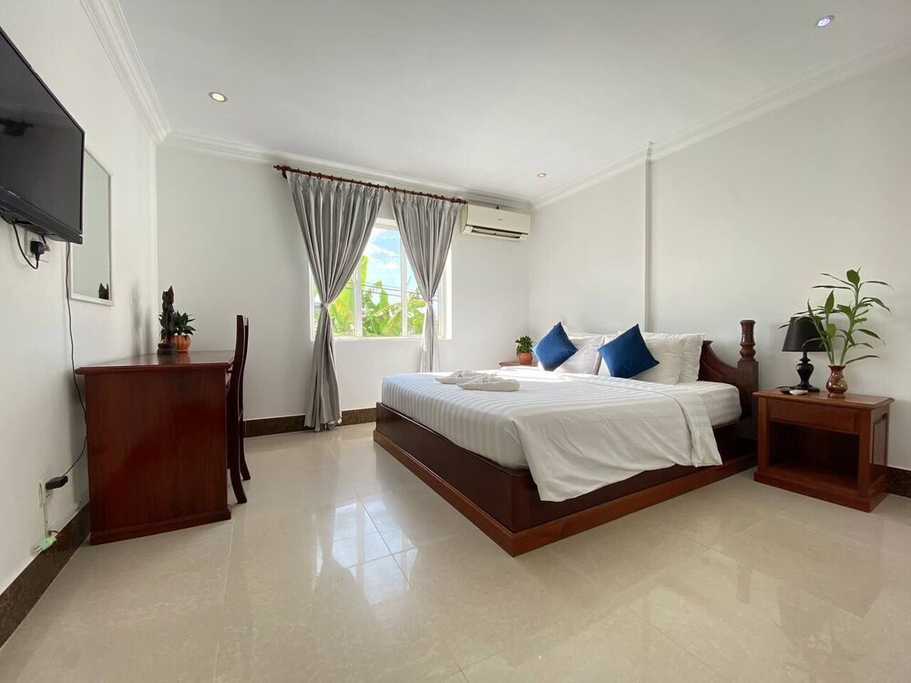 Deluxe Double Room, Pool View - Photo 6