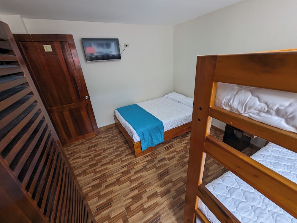 Classic Quadruple Room, Private Bathroom, City View photo 1