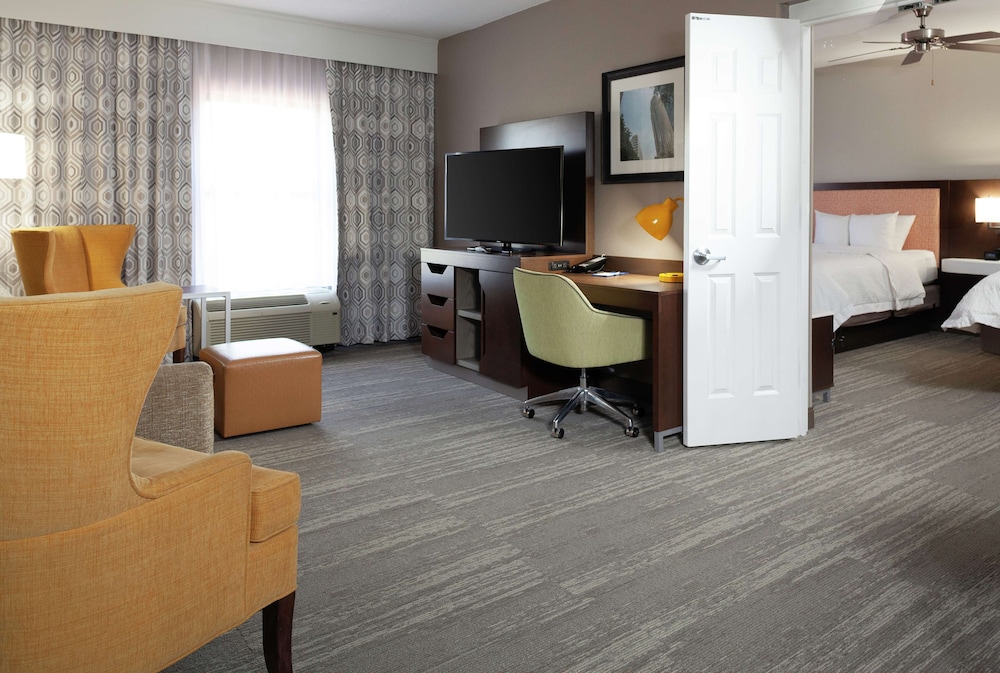Suite, 1 King Bed, Accessible, Non Smoking - Photo 1