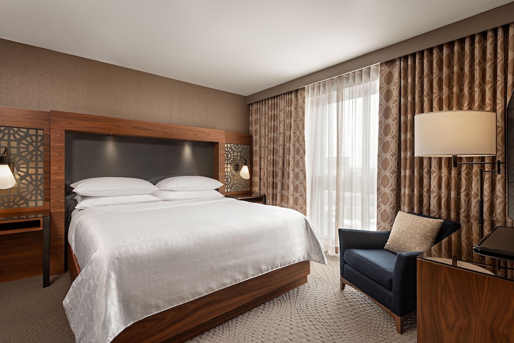 Executive Suite, 1 Bedroom - Photo 2