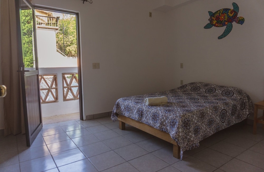 Standard Double Room, 1 Queen Bed, Lagoon View, Beachside