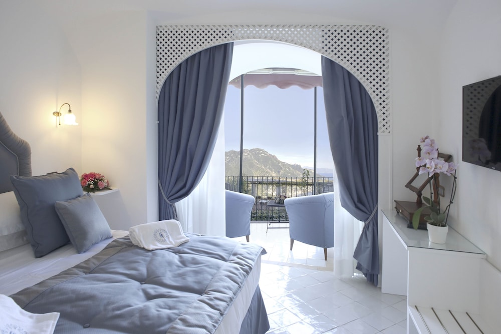 Deluxe Double Room, Sea View photo 3