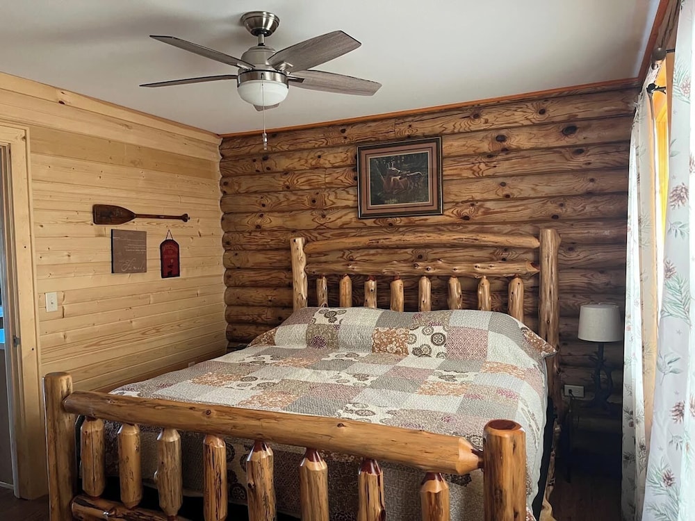 Riverview Fireplace Suite (4 person) photo 2