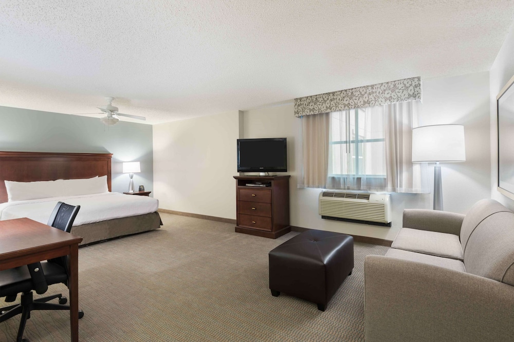One King Bed, Non-Smoking, Accessible - Photo 1