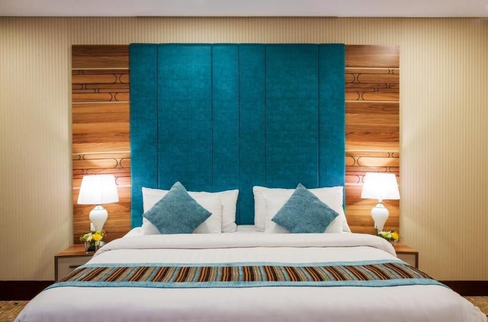 Superior Suite - Photo 2