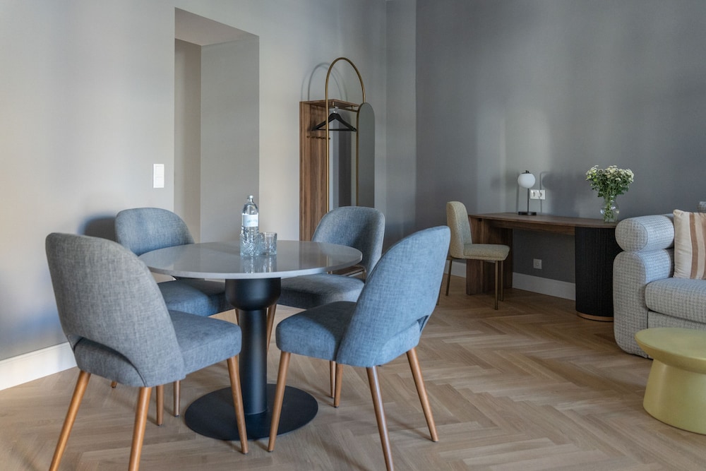 L 1 Bedroom Apartment, Terrace, Sofa Bed