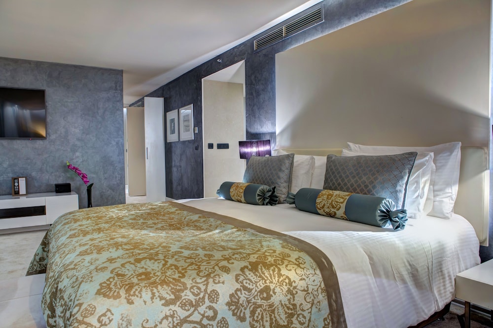 Suite, 1 King Bed, Balcony, Sea View (Spa) thumbnail 5