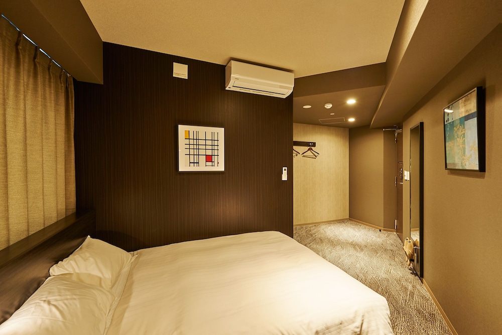 Single Use - Double Room (No Housekeeping) photo 2