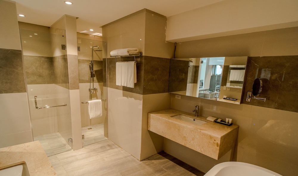 Suite Room - Photo 2
