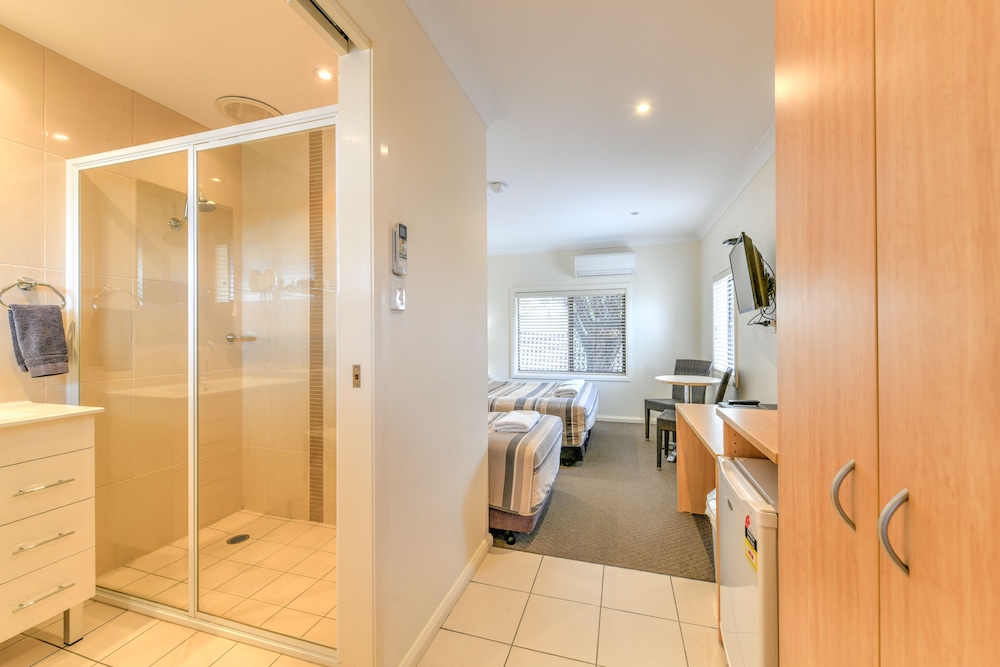 Deluxe Twin Room - Single Guest photo 3