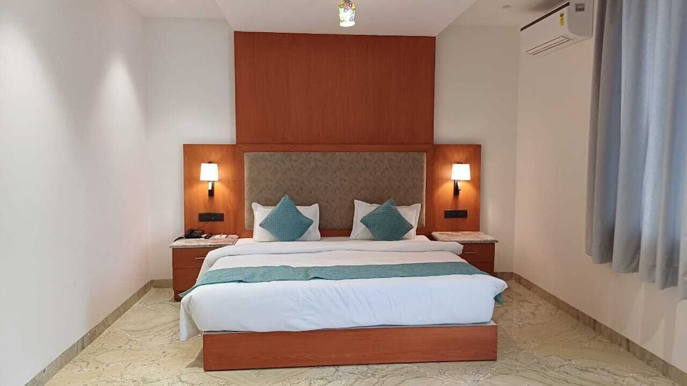Superior Suite, 1 King Bed, Balcony