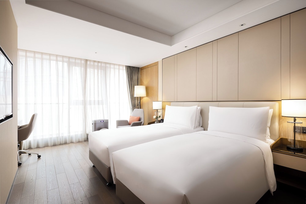 Studio, 2 Twin Beds, City View
