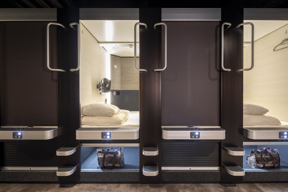 Moderate Cabin (Ladies' Floor) photo 2