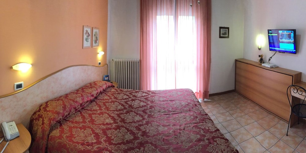 Standard Double Room photo 2