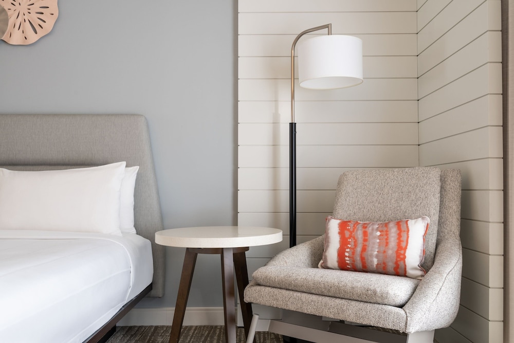 Room, 1 King Bed With Sofa Bed, Balcony, City View (waikiki City View)