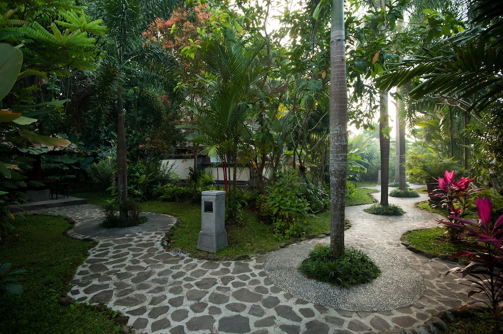 Deluxe Garden Suite photo 3