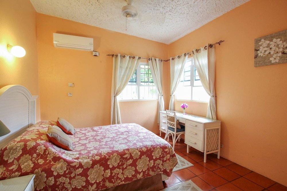 House, 2 Bedrooms photo 1