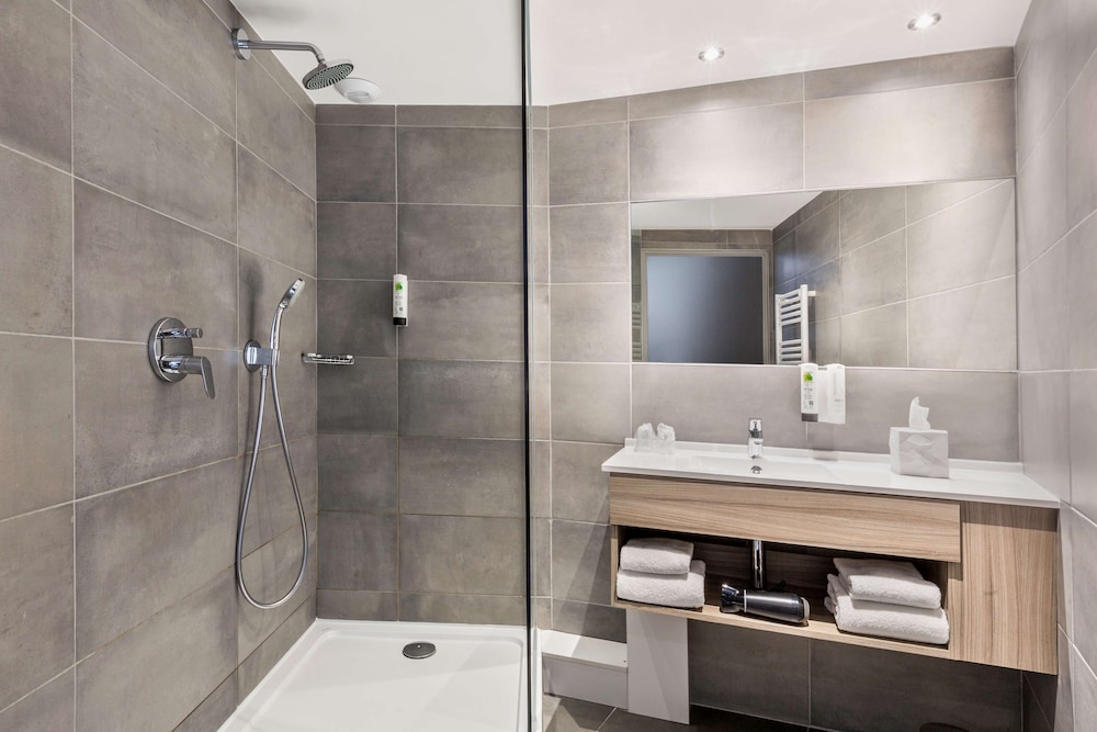 Junior Suite, 1 King Bed, Non Smoking (Living Room;Twin bed on request) - Photo 7